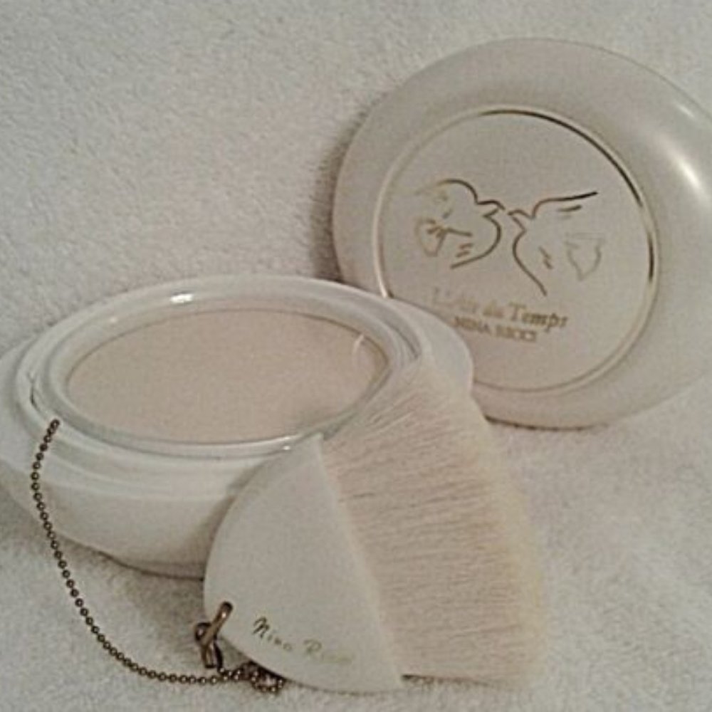 L'AIR DU TEMPS NINA RICCI PERFUMED BODY POWDER